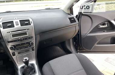 Седан Toyota Avensis 2015 в 
