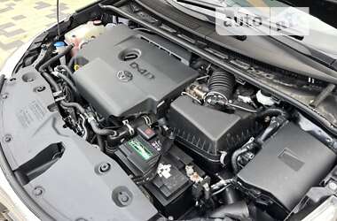 Седан Toyota Avensis 2015 в 