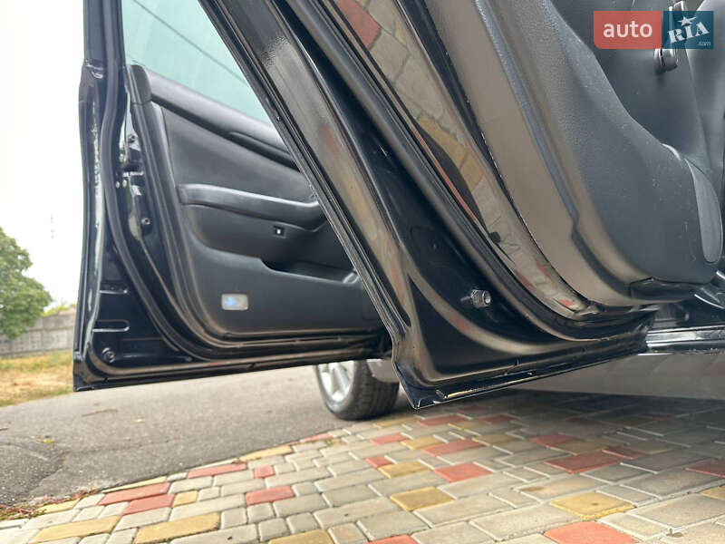 Седан Toyota Avensis 2003 в Одесі