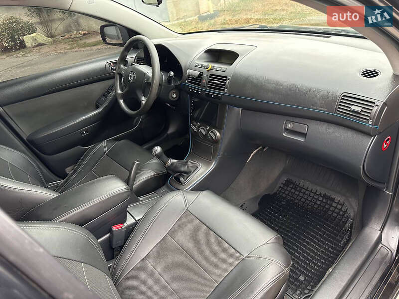 Седан Toyota Avensis 2003 в Одесі