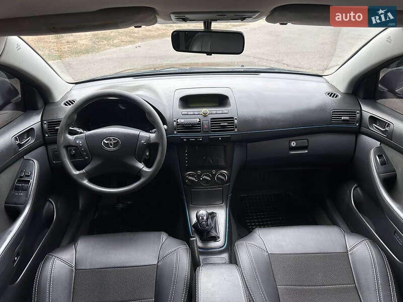 Седан Toyota Avensis 2003 в Одесі