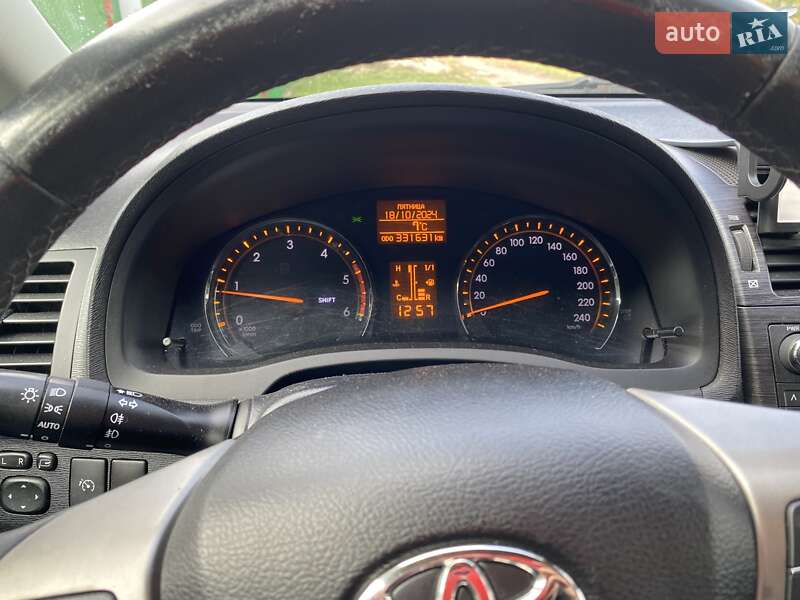 Универсал Toyota Avensis 2011 в Звягеле