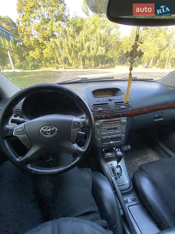 Седан Toyota Avensis 2004 в Прилуках