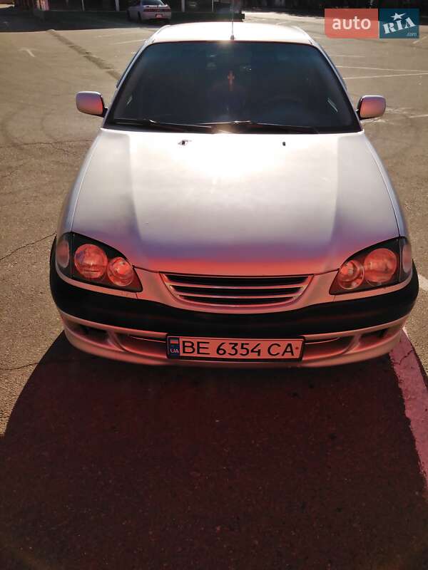 Седан Toyota Avensis 1998 в Одессе