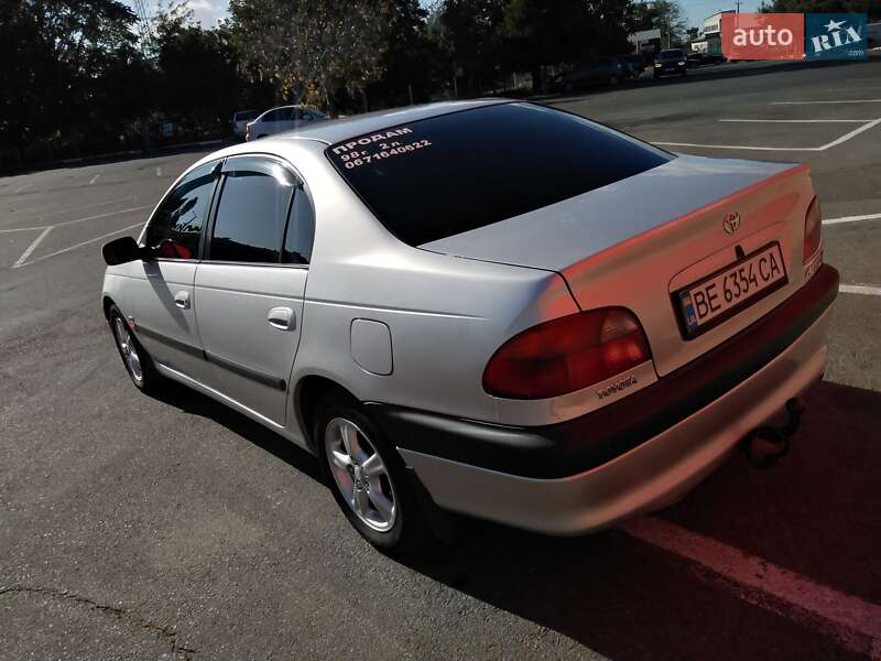 Седан Toyota Avensis 1998 в Одессе