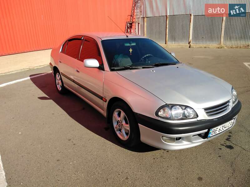 Седан Toyota Avensis 1998 в Одессе