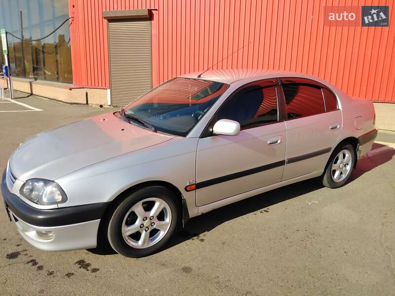 Седан Toyota Avensis 1998 в Одессе