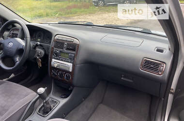 Седан Toyota Avensis 2001 в Львові