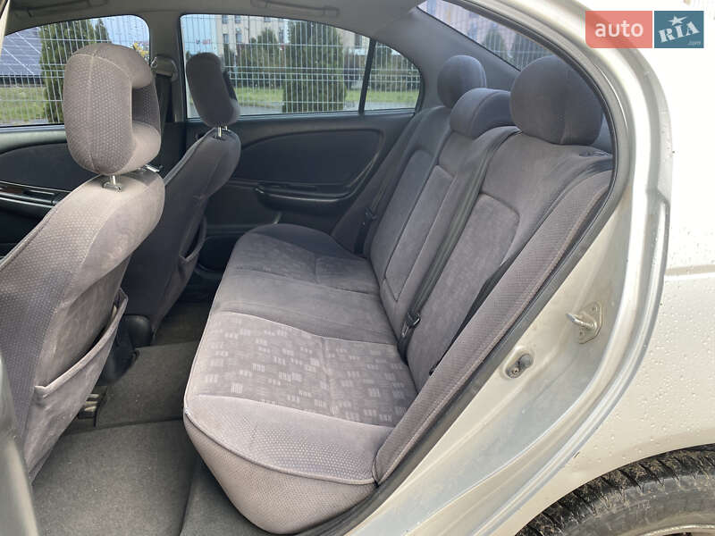 Седан Toyota Avensis 2001 в Львові