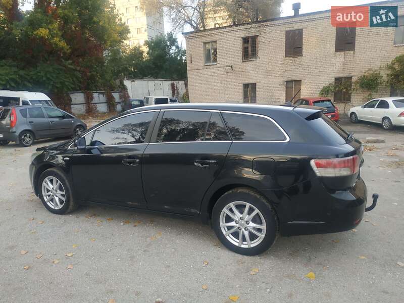 Універсал Toyota Avensis 2011 в Запоріжжі
