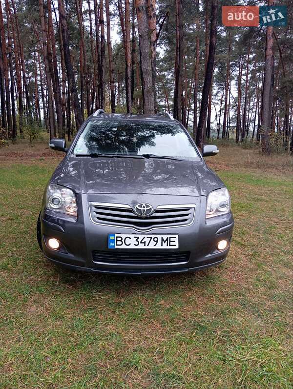 Универсал Toyota Avensis 2006 в Радехове