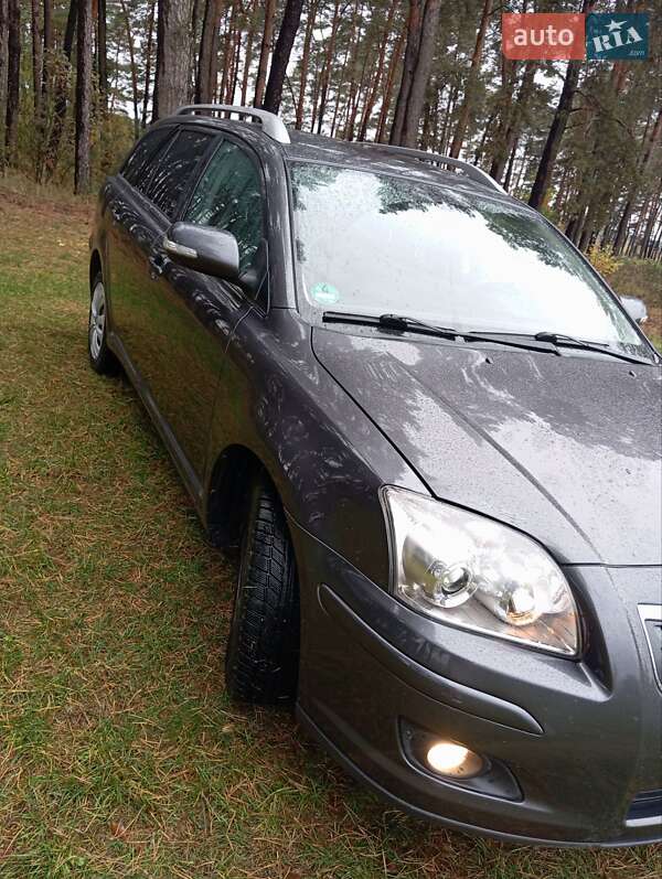 Универсал Toyota Avensis 2006 в Радехове