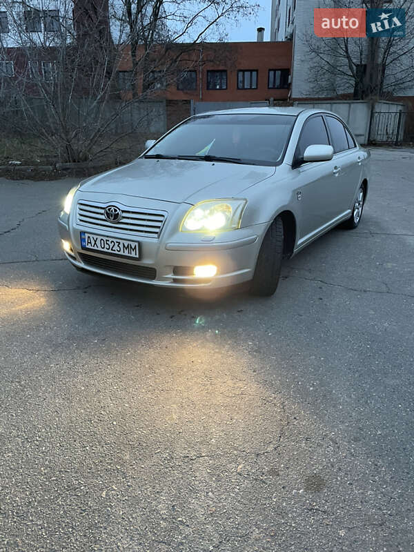 Седан Toyota Avensis 2003 в Павлограде