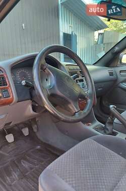 Седан Toyota Avensis 2000 в Одессе