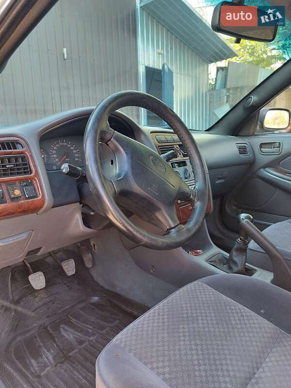 Седан Toyota Avensis 2000 в Одесі