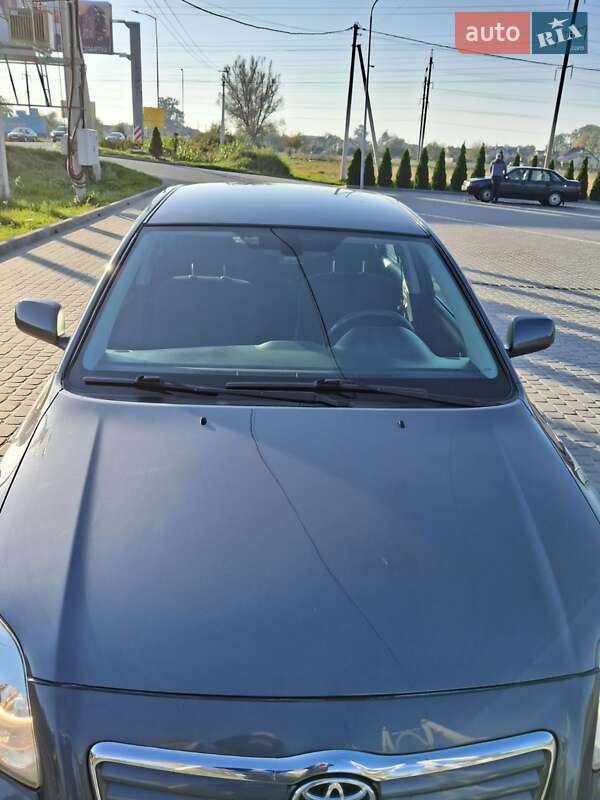 Седан Toyota Avensis 2006 в Львові