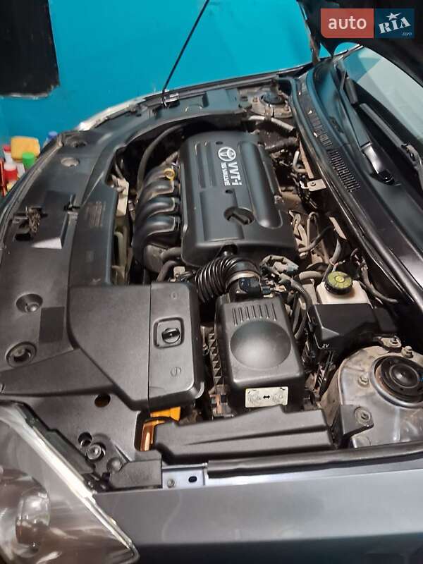 Седан Toyota Avensis 2006 в Львові