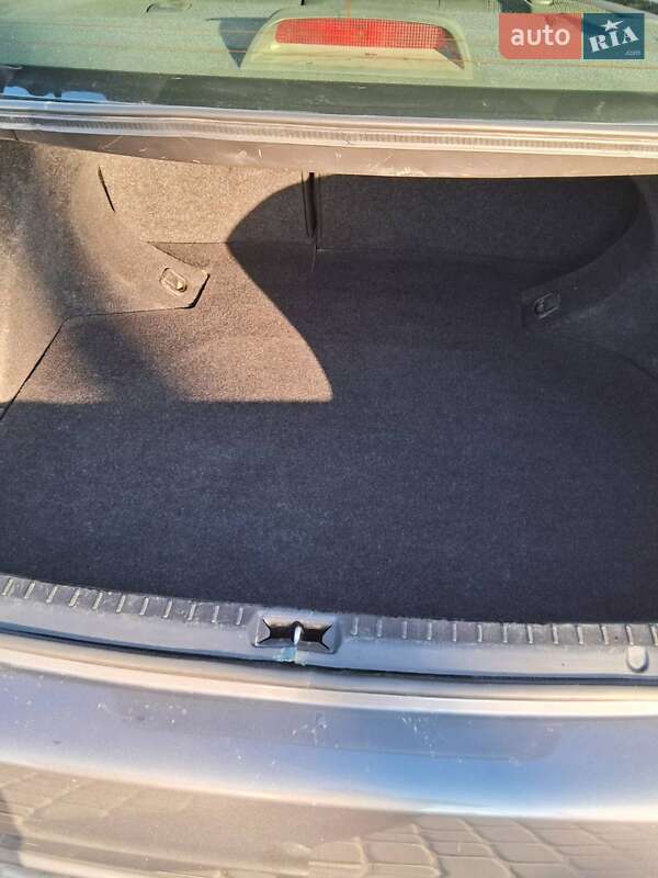 Седан Toyota Avensis 2006 в Львові