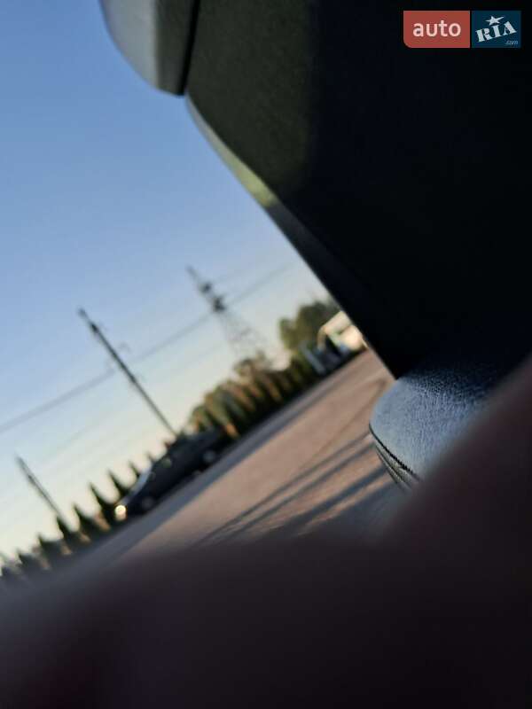 Седан Toyota Avensis 2006 в Львові