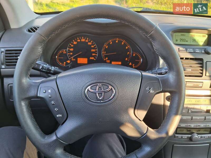 Седан Toyota Avensis 2006 в Львові