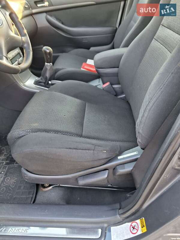 Седан Toyota Avensis 2006 в Львові