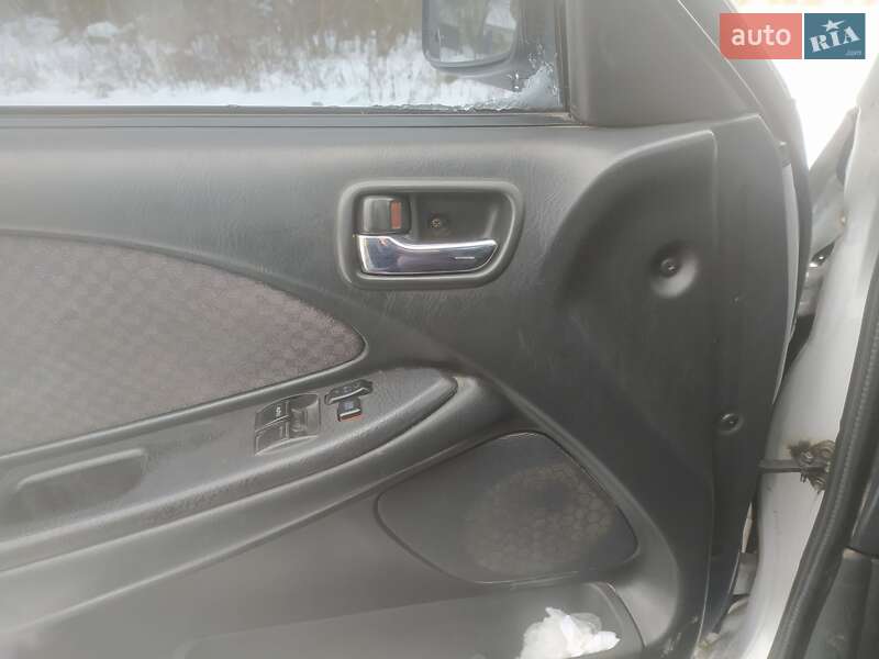 Универсал Toyota Avensis 2002 в Лановцах