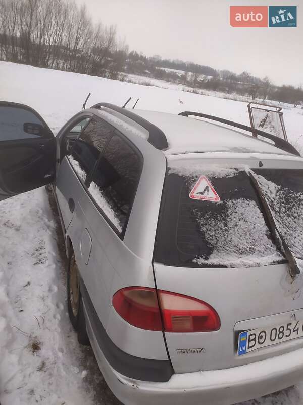 Универсал Toyota Avensis 2002 в Лановцах