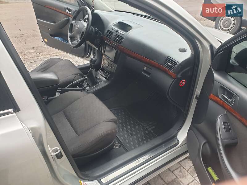 Седан Toyota Avensis 2005 в Запорожье