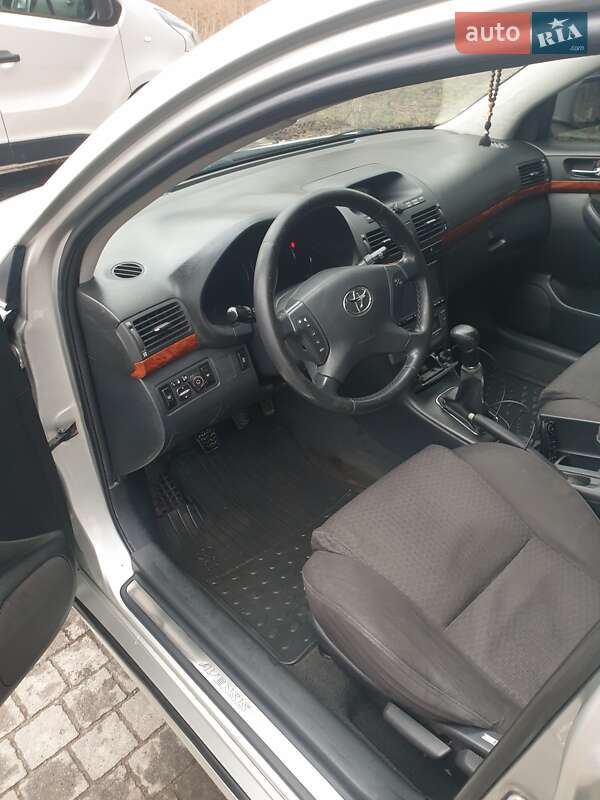 Седан Toyota Avensis 2005 в Запорожье