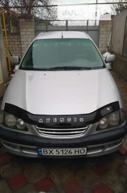 Лифтбек Toyota Avensis 2000 в Вознесенске