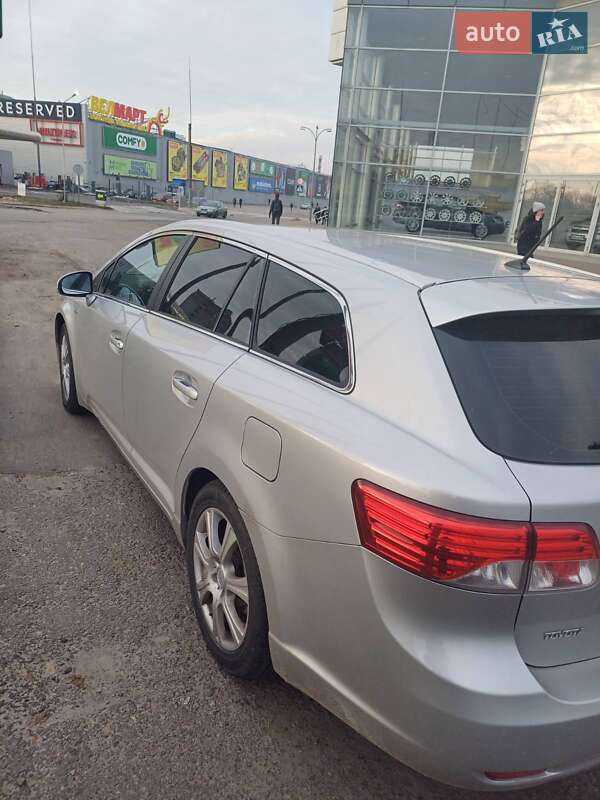 Универсал Toyota Avensis 2012 в Полтаве