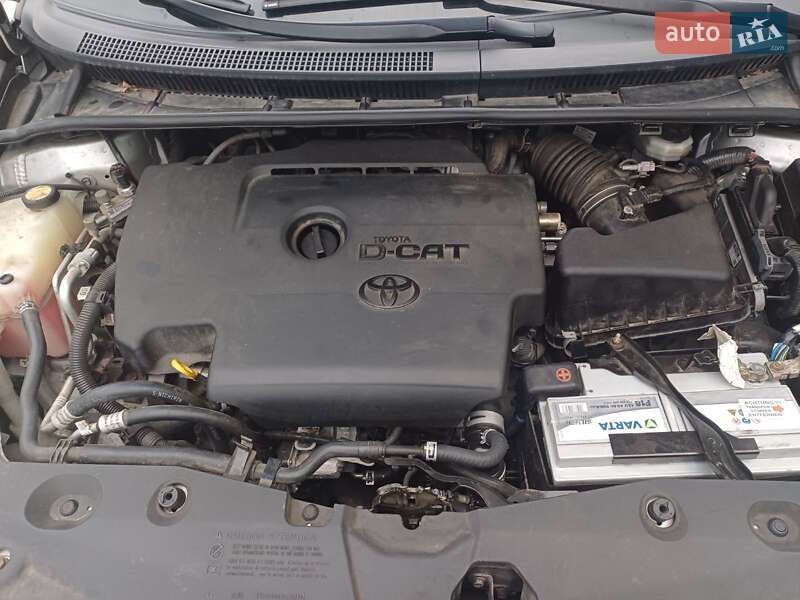 Универсал Toyota Avensis 2012 в Полтаве