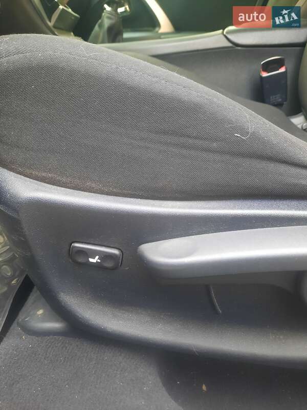 Універсал Toyota Avensis 2013 в Ізмаїлі