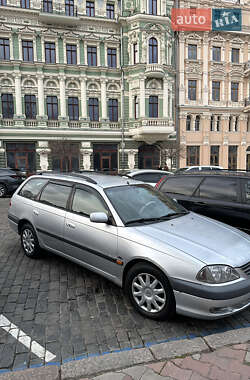 Універсал Toyota Avensis 2000 в 