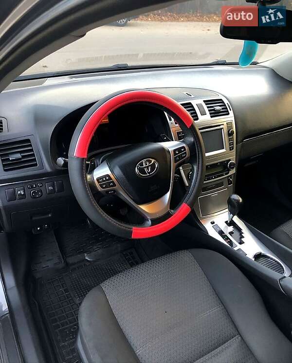 Універсал Toyota Avensis 2015 в Дніпрі