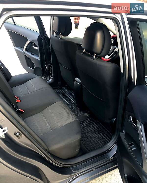 Універсал Toyota Avensis 2015 в Дніпрі