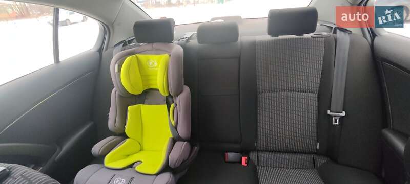 Седан Toyota Avensis 2011 в Львові