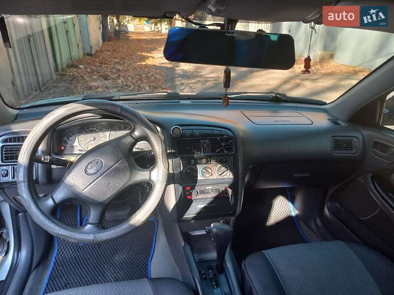 Седан Toyota Avensis 1998 в Одессе