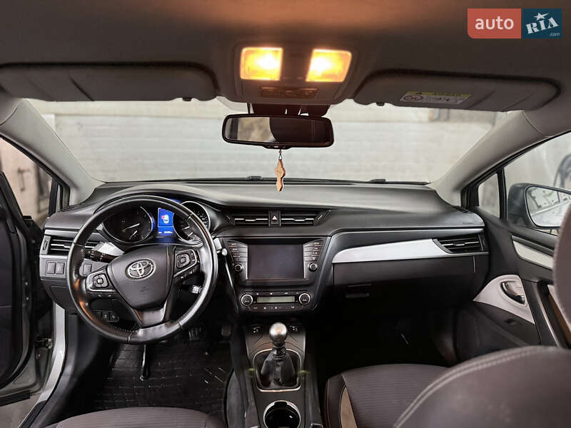 Универсал Toyota Avensis 2016 в Виннице