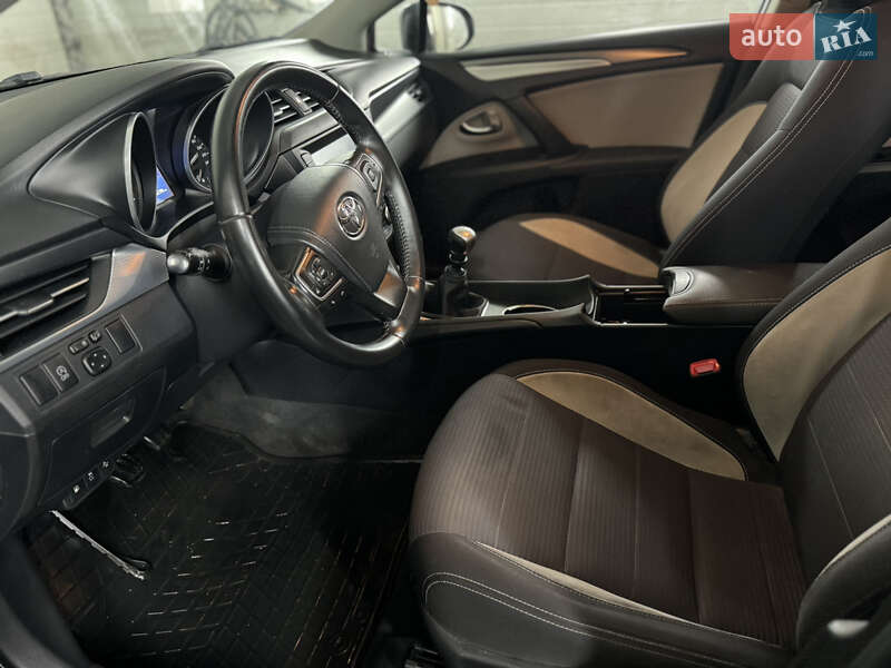 Универсал Toyota Avensis 2016 в Виннице