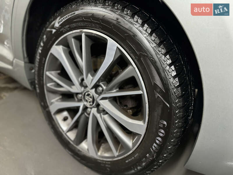 Универсал Toyota Avensis 2016 в Виннице