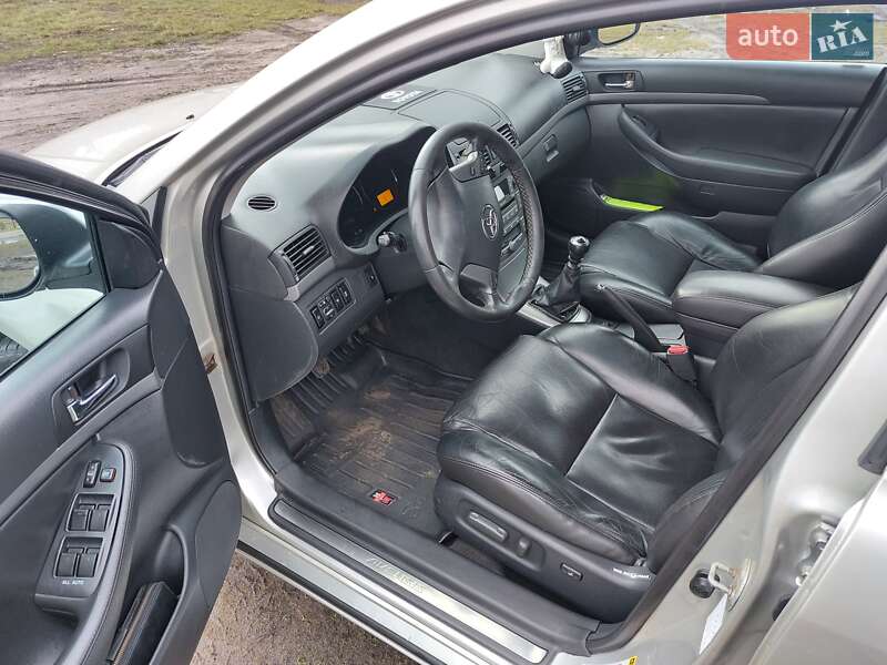 Универсал Toyota Avensis 2006 в Смеле