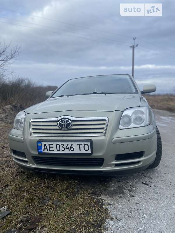 Седан Toyota Avensis 2003 в Павлограде