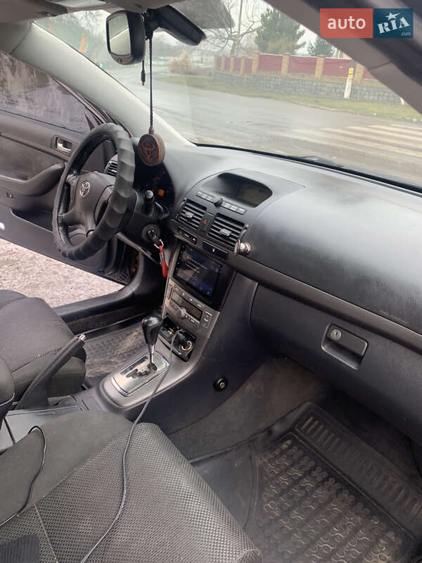 Седан Toyota Avensis 2005 в Умани