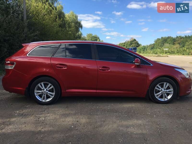 Универсал Toyota Avensis 2010 в Зборове