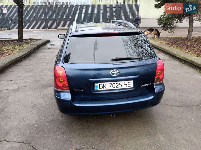 Універсал Toyota Avensis 2003 в Рівному