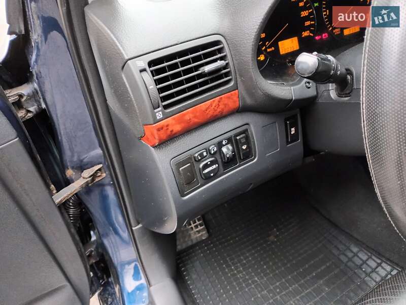 Універсал Toyota Avensis 2003 в Рівному