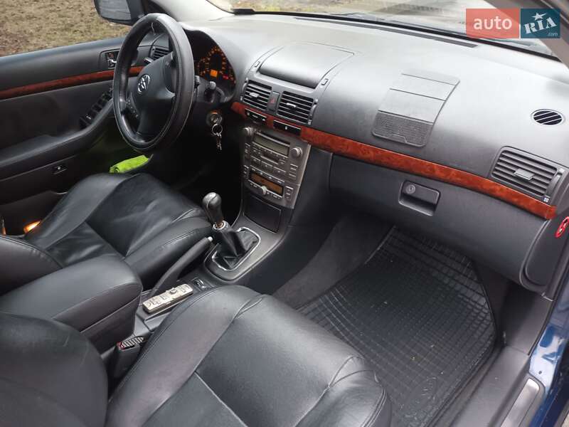 Універсал Toyota Avensis 2003 в Рівному