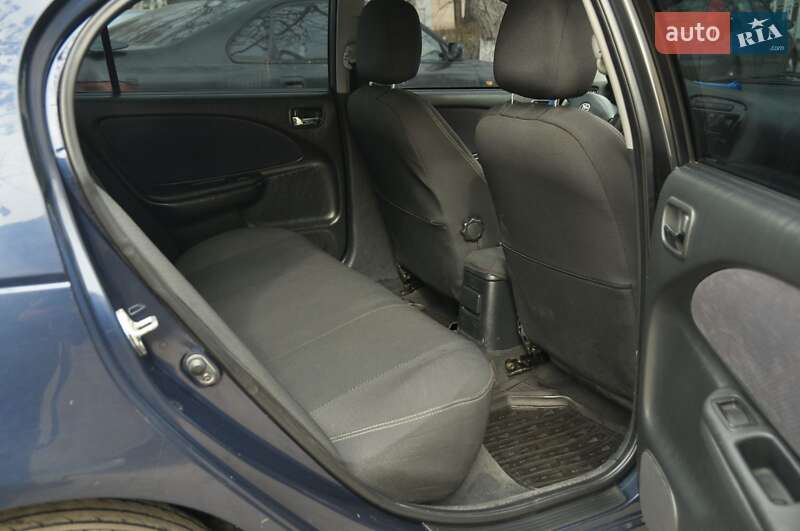 Седан Toyota Avensis 2001 в Одессе