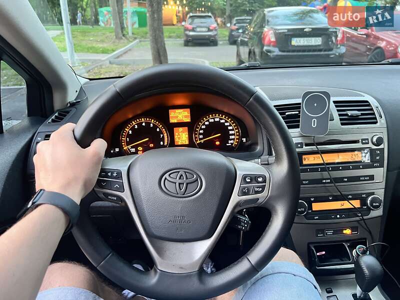 Седан Toyota Avensis 2011 в Харькове